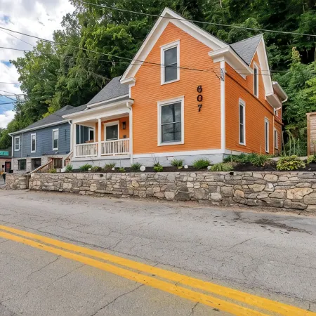 The Old Fashioned - 4Br Colorful Bourbon Retreat - 2.5 Miles to Buffalo Trace