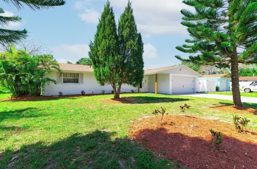 3B/2BA, oasis backyard/Hot tub, quiet neighborhood, ready for snowbirds too!