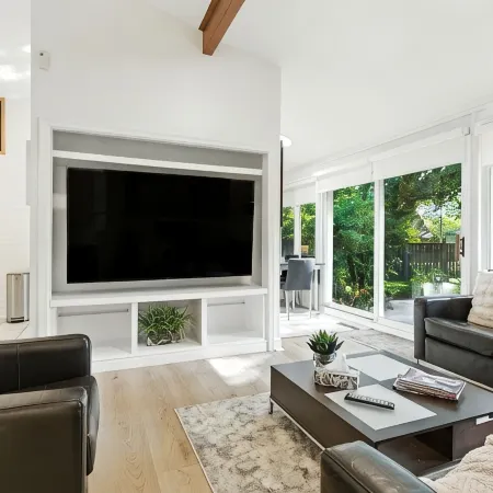 6 Bedroom Ranch Bungalow in Port Credit.