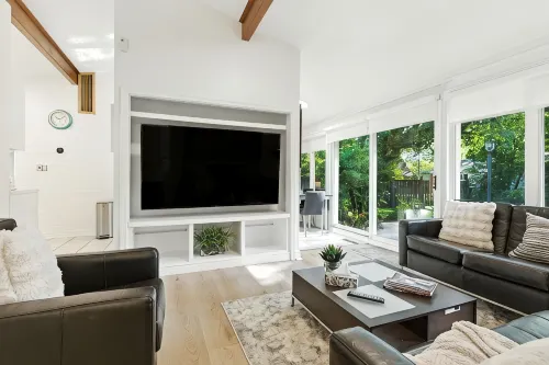 6 Bedroom Ranch Bungalow in Port Credit. - 4 tähden