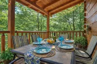 New listing! Pool, Private Hot Tub & 3 King Suites