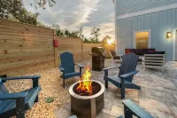 Coastal Chic, Heated Pool, Beachside, Custom Bunk Room - 4-Star