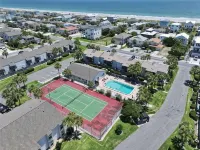 2BR Condo 2 Blocks to Beach 1 mi to Fort Clinch 2 mi Downtown Pet Friendly POOL