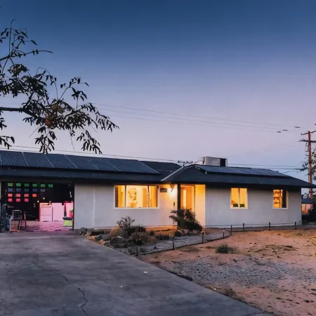 Casa De Colores w/ Arcade, hot tub + more - J Tree