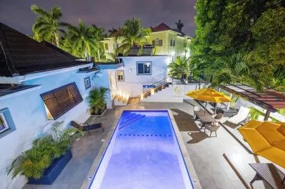 Luxurious 6-bedroom villa with  pool, bar, fire pit in gorgeous St. James Parish Hotel a 