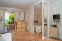 Sea Shell Cottage by the Sea at Capo Coda Cavallo San Teodoro - 4-Star