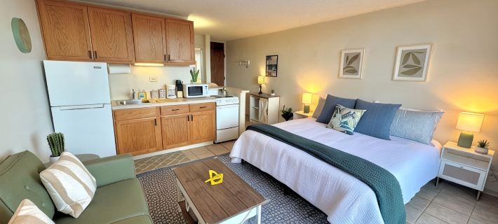 Hilo Studio Retreat with Gorgeous Park View, AC, WiFi, Pool Hotels in Хіло