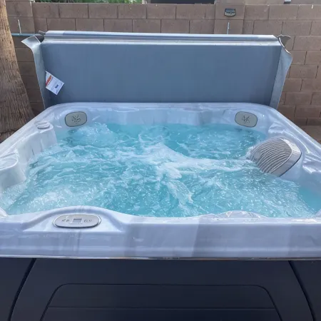 ~Heated Pool/Spa, King Bed, Amazing Backyard & Location! Hiking, Biking, Parks