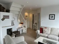 Two-Story Vacation Rental Near the Beach with a Fireplace -  Apartamentos vacacionales