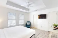 Top Rated!!  Poolside Ground Floor Master Br Walk to New Brewsters & the Beach
