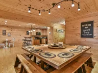 #1 PRVT. BLACK-MT. LUX LOG ESTATE. / HOT TUB / GAME RM / PETS / 2 FIRE PL. 6/6.5 Hotels in McDowell County