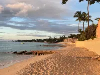 Luxury Spacious Villa 4 Min from the Beach, Royal Fairmont Beach Club Member. Hotels in Porters