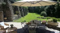 Charming house and small paradise of greenery - พร้อมระเบียง