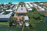 Bayfront 2025 Reno - 2 King Suites - Pool - Boat Dock - Walk to Beach & Pier - 3-Star