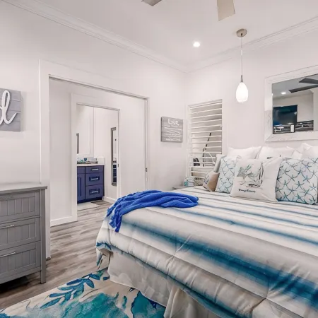BLUE OCEAN VIEW 172 BRAND NEW LUXURIOUS OCEAN VIEW CONDO W/ A/C TREAT YOURSELF!!