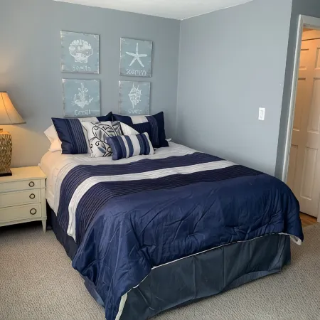 Single Level Home - Steps to Downtown Gloucester & A/C throughout