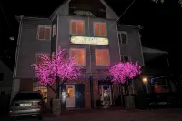 Magnolia Hotel