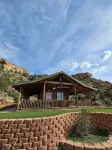 The Peacemaker Cabin: Cozy cabin in enjoyable Apple Valley with AC - Homestays