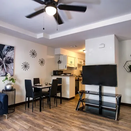 Chic & Cozy 2 bedroom/1 bathroom - RATED BEST