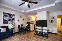 Chic & Cozy 2 bedroom/1 bathroom - RATED BEST
