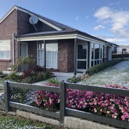 Cozy 2 Bedrooms Lavender Garden House at Oamaru, sweet as home!