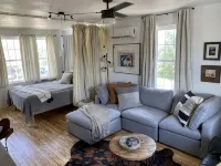 Oma's House on Orange  (Pet Friendly) - 방갈로