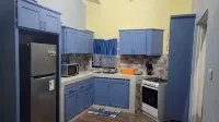 2 BR w/ AC APT near Grand Anse Beach -15 mins walk, 10 mins away from airport. - Bintang 2
