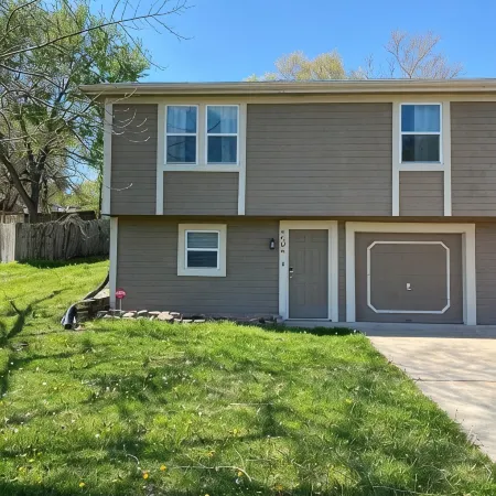 Beautiful 3 Bed, 2 Bath, Sleeps 6, Full Kitchen. Garage. Close to World Cup!