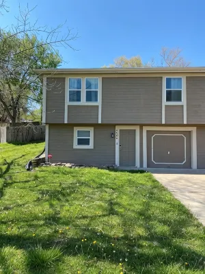 Beautiful 3 Bed, 2 Bath, Sleeps 6, Full Kitchen. Garage. Close to World Cup!