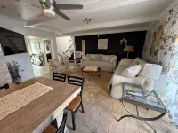 Anita’s Home, private pool and hot tub. - Homestays