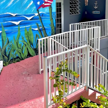 Beautiful, spacious house 9 minute drive to beach with electric generator