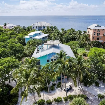 Private Beach Access Steps Away,  Pool, Outdoor Bar, 2 Golf Carts, 360 Views. Hotele w: Captiva