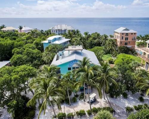 Private Beach Access Steps Away,  Pool, Outdoor Bar, 2 Golf Carts, 360 Views. 캡티바 호텔