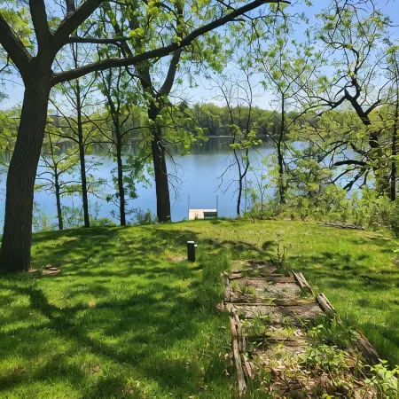 Peaceful home on little Round lake near EAA, Iola car show & the Packer Stadium.