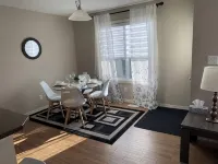 Entire Home in Edmonton South close to Airport with fenced private yard & deck - Homestays