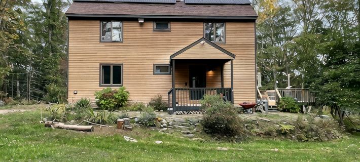 Spectacular waterfront home with panoramic views on 4 private acres ! Hotels in Harpswell