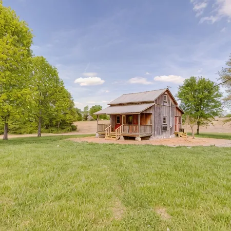 Cozy Cabin Near Nashville, TN ~ Surrounded By Beautiful Farmland