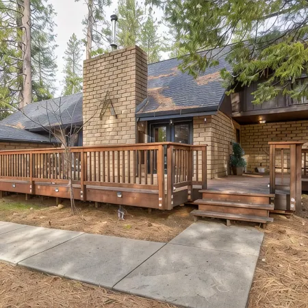 Cozy 4 Bedroom Cabin with Hot Tub & EV Charger in Blue Lake Springs