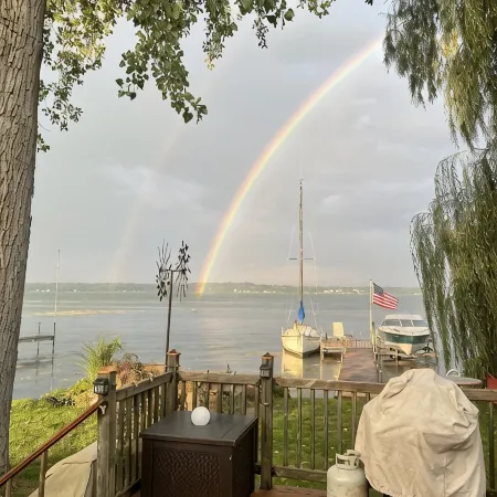 Private Lakefront! New May - June Savings. AC, Kayaks, Fishing, Pontoon Optional