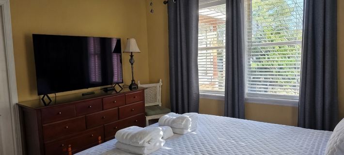 Cooper Flats-Upstairs - 2 Blocks to the Beach & to Downtown FB, Extraordinary! Hotels in Folly Beach
