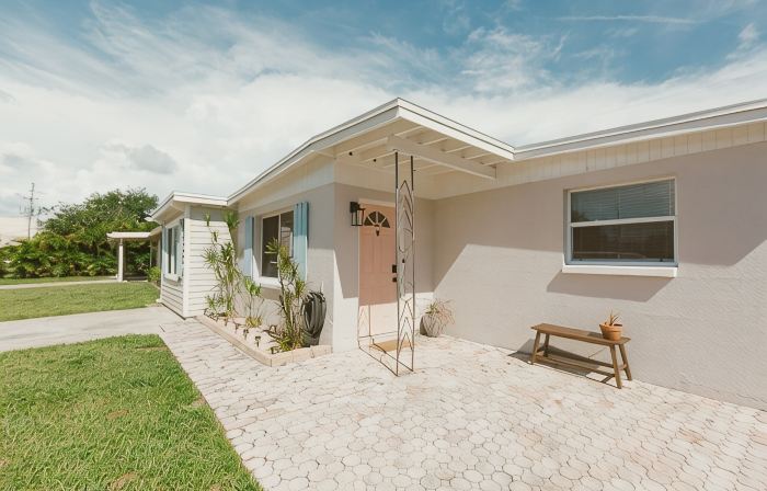 Boutique Largo Bungalow: Just mins to Gulf beaches! Beach gear provided!