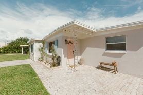 Boutique Largo Bungalow: Just mins to Gulf beaches! Beach gear provided!