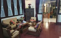 Doeloerkoe Homestay - parking