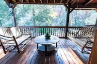 Riversong -3 Br Log Cabin on Toccoa River -Hot Tub, Firepit, Wood Fireplace - Tiny Houses