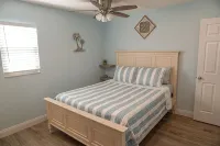 Newly Renovated Family Vacation Rental with Pool & Spa - 4 ดาว