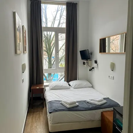 Max Hotel Amsterdam Отели рядом с достопримечательностью «Де Пейп»