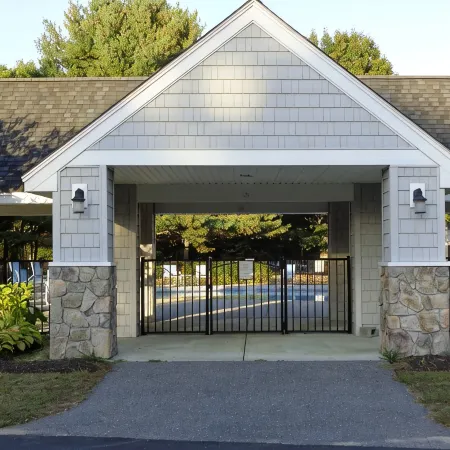 Goose Rocks Beach!!  Sunny Bright Condo.