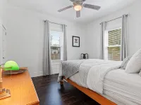 Renovated Bungalow 1 Block from Downtown Seneca! 7 miles from Clemson! 세네카 호텔