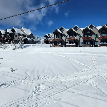 Casa Moonlight One - Ski in/Out - Direct to Iron Horse Lift - 2 Bed 2.5 Bath