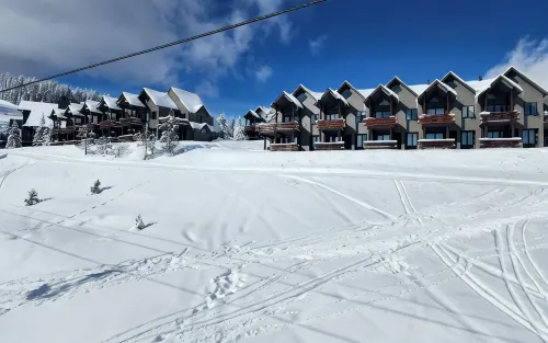 Casa Moonlight One - Ski in/Out - Direct to Iron Horse Lift - 2 Bed 2.5 Bath